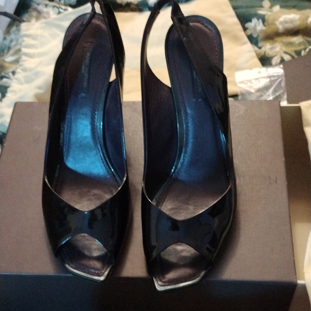 Black, Louis Vuitton monogram version heels, size 9